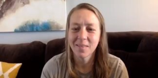 Samtal med socionomen, före detta militären, och en av huvudpersonerna i filmen “Medicating Normal” Angela Peacock