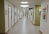 “Vill du inte ha mediciner så kan jag inte hjälpa dig” Bild på korridor inom psykiatrin.